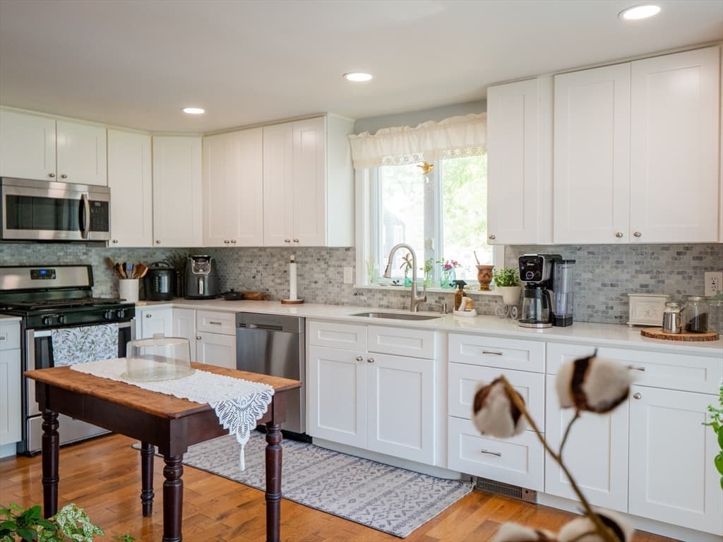 29 Oak Ave, Westport MA 02790