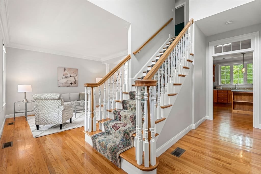 Single Family Residence at 140 Matheson Drive, Marlborough MA 01752, Marlborough, photo 4 of 32