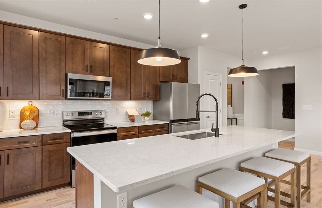 Condominium at 141 East Point Drive # 412, East Providence RI 02916, East Providence, photo 2 of 21