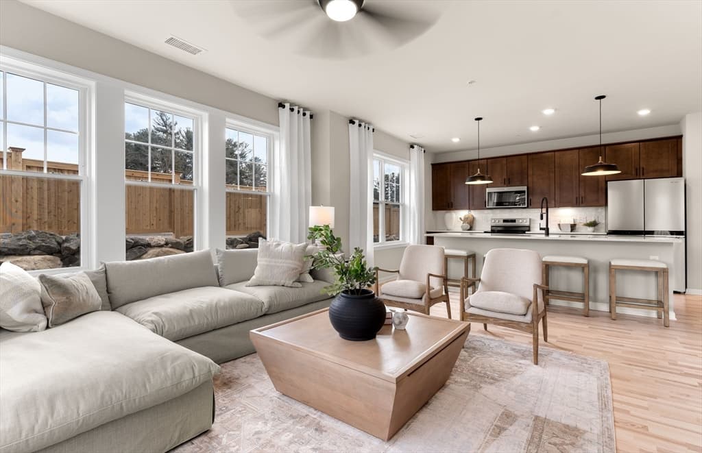 Condominium at 141 East Point Drive # 412, East Providence RI 02916, East Providence, photo 5 of 21