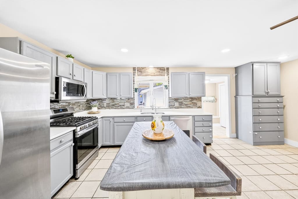 84 Fowler Rd, Lowell MA 01854 photo 6
