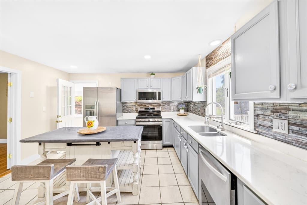 84 Fowler Rd, Lowell MA 01854 photo 8
