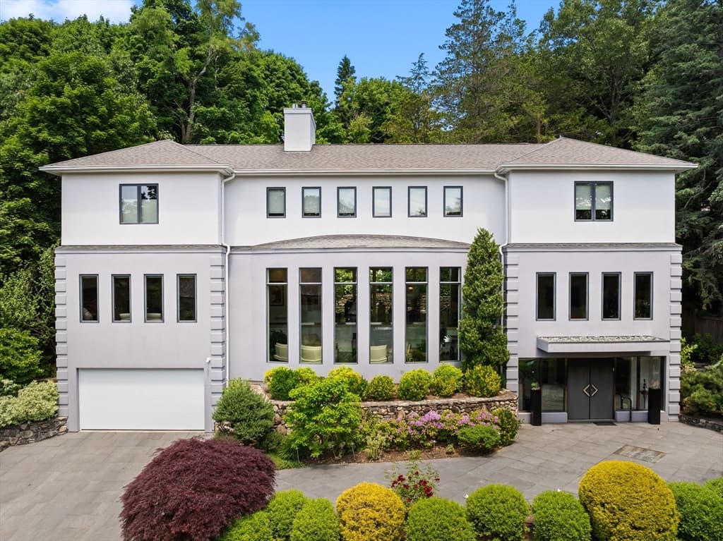 17 Edge Hill Rd, Newton MA 02467