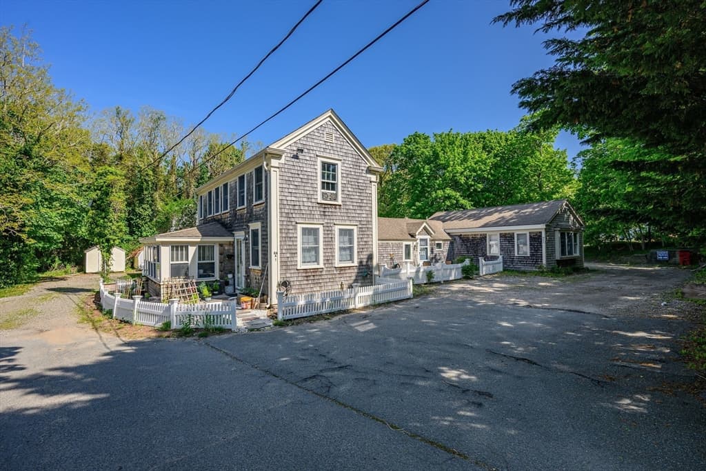 5+ Family - 5+ Units Side by Side at 88 Route 6a, Orleans MA 02653, photo 11 of 27