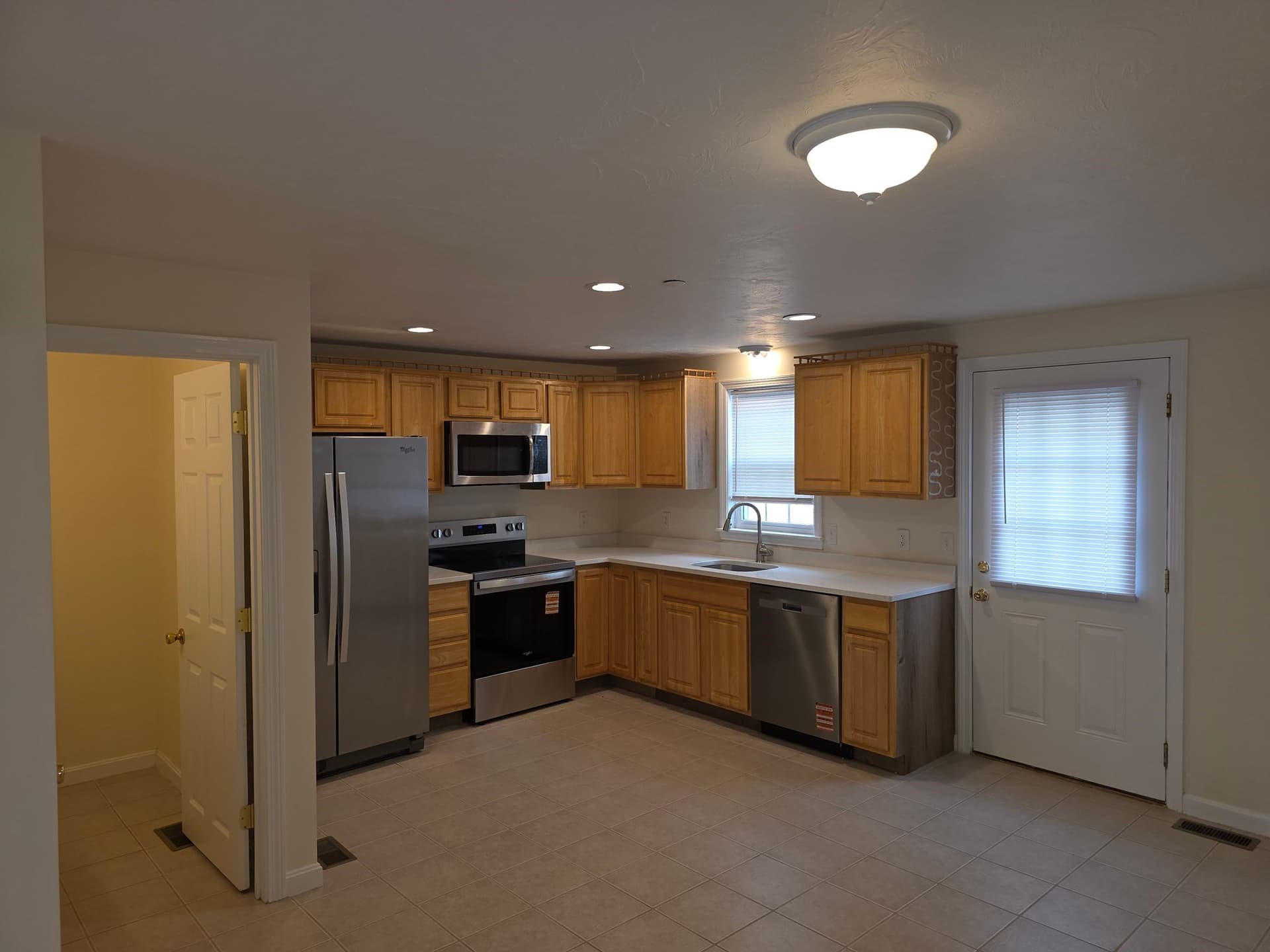 Condominium at 956 Warren Ave # 4, Brockton MA 02301, photo 11 of 40