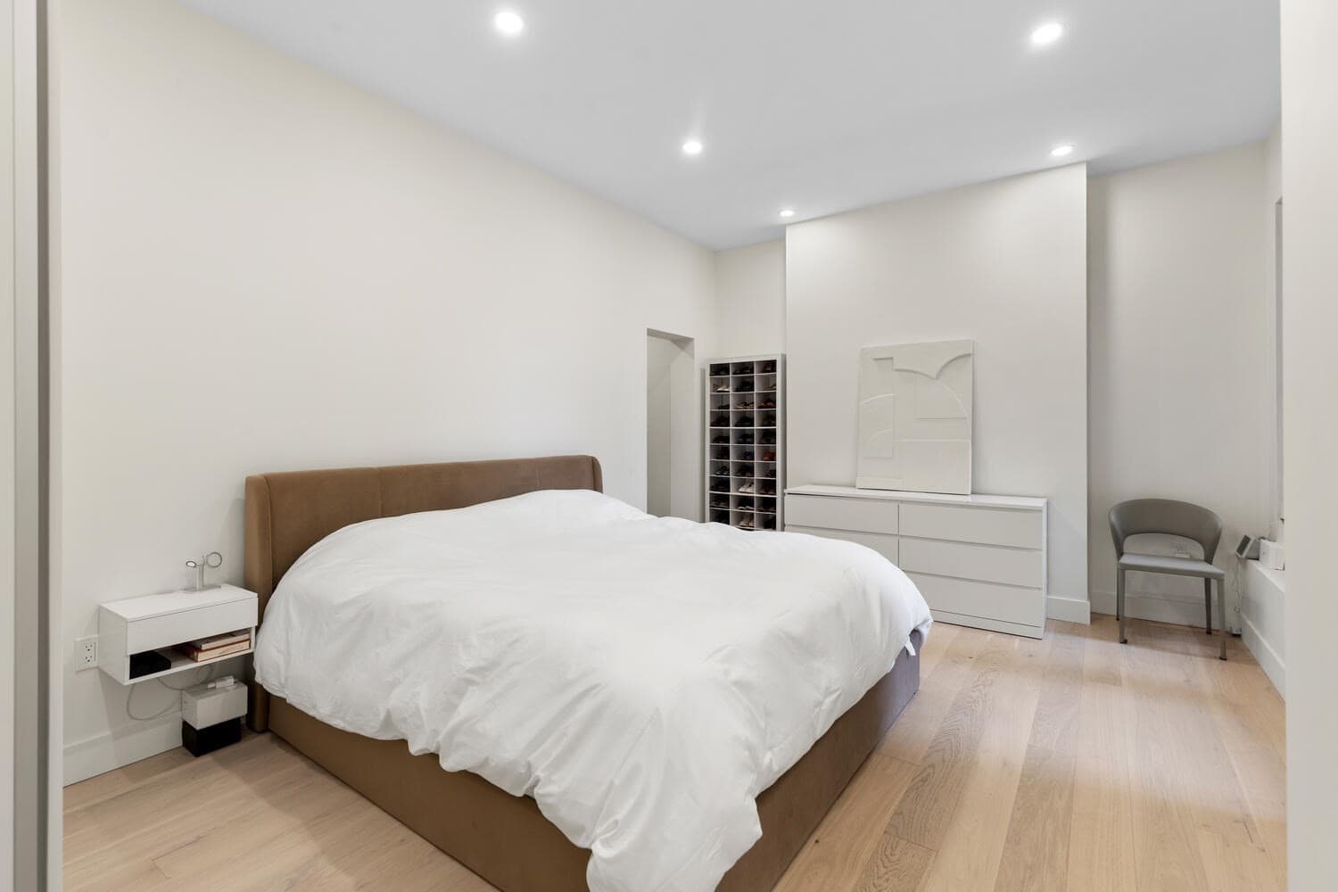Condominium at 382 Commonwealth Ave Apt 24, Boston MA 02215, photo 16 of 32