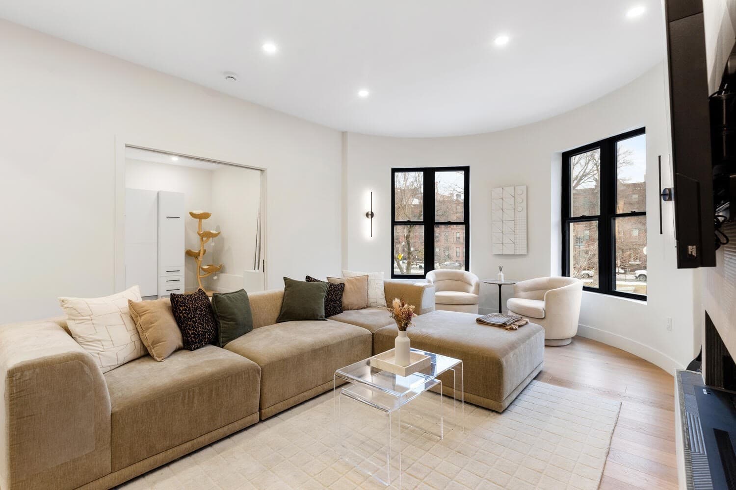 Condominium at 382 Commonwealth Ave Apt 24, Boston MA 02215, photo 3 of 32