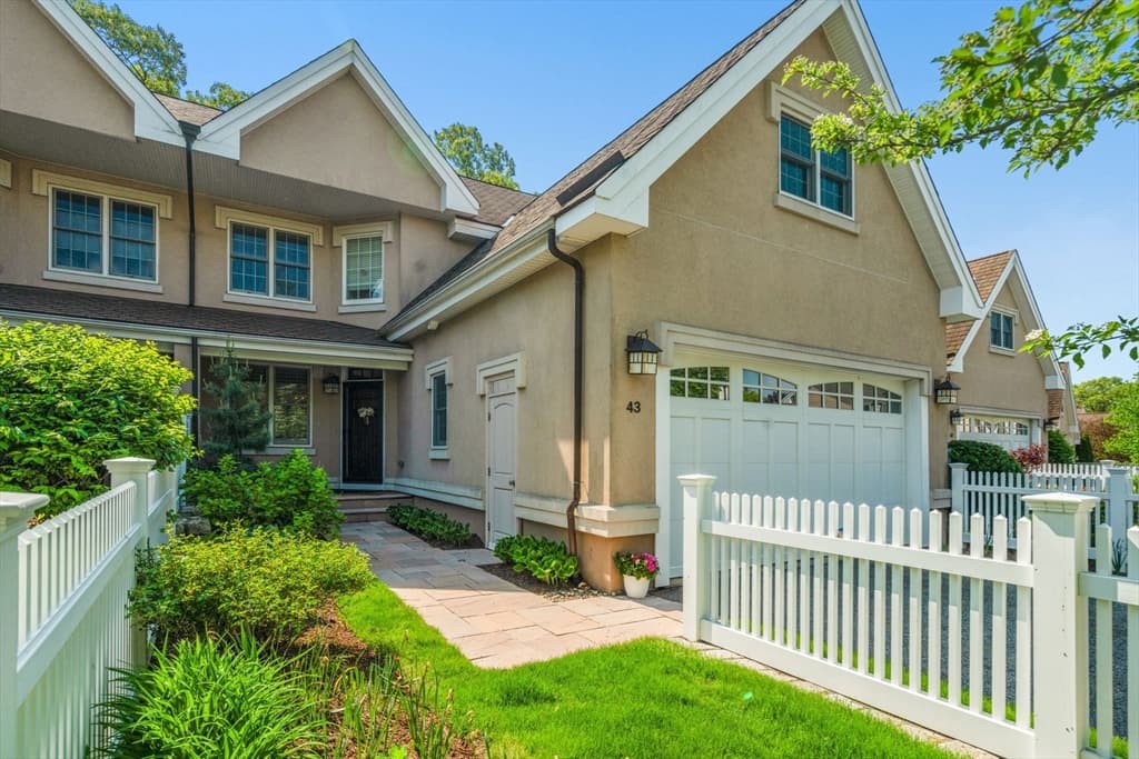 287 Langley Rd # 43, Newton MA 02459