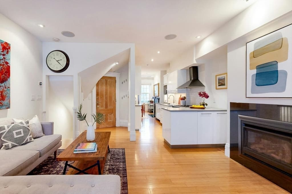 Condominium at 11 Fayette # 1, Boston MA 02116, photo 6 of 32