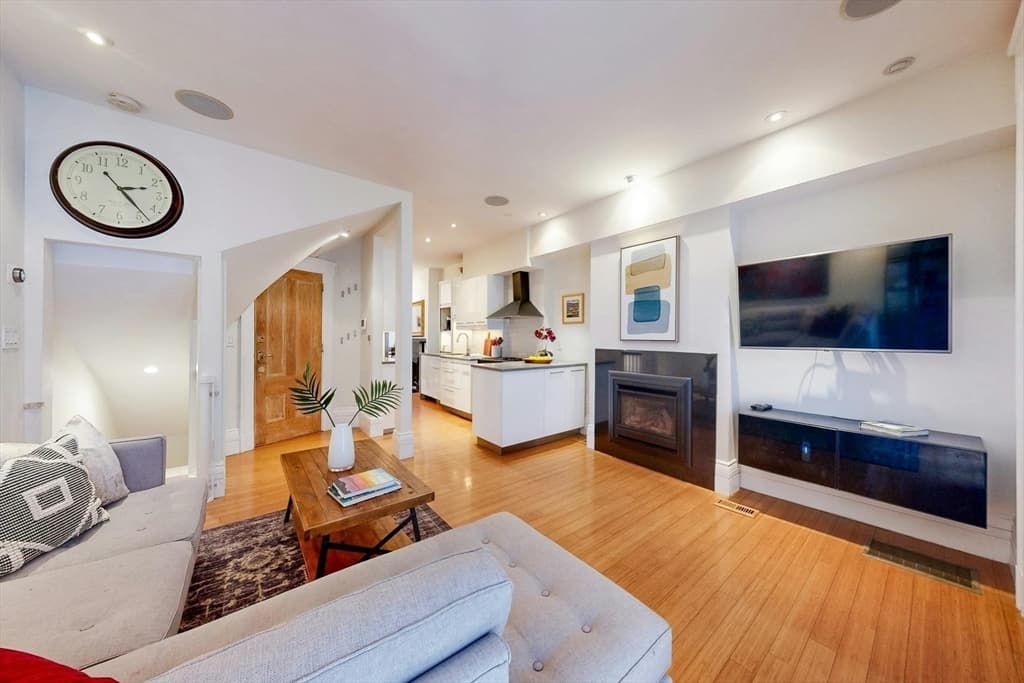Condominium at 11 Fayette # 1, Boston MA 02116, photo 5 of 32