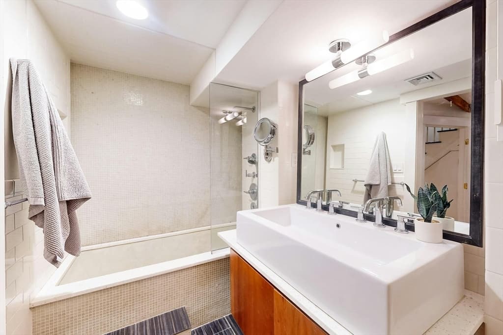 Condominium at 11 Fayette # 1, Boston MA 02116, photo 20 of 32