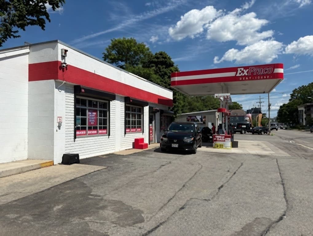 652 Water St, Fitchburg MA 01420