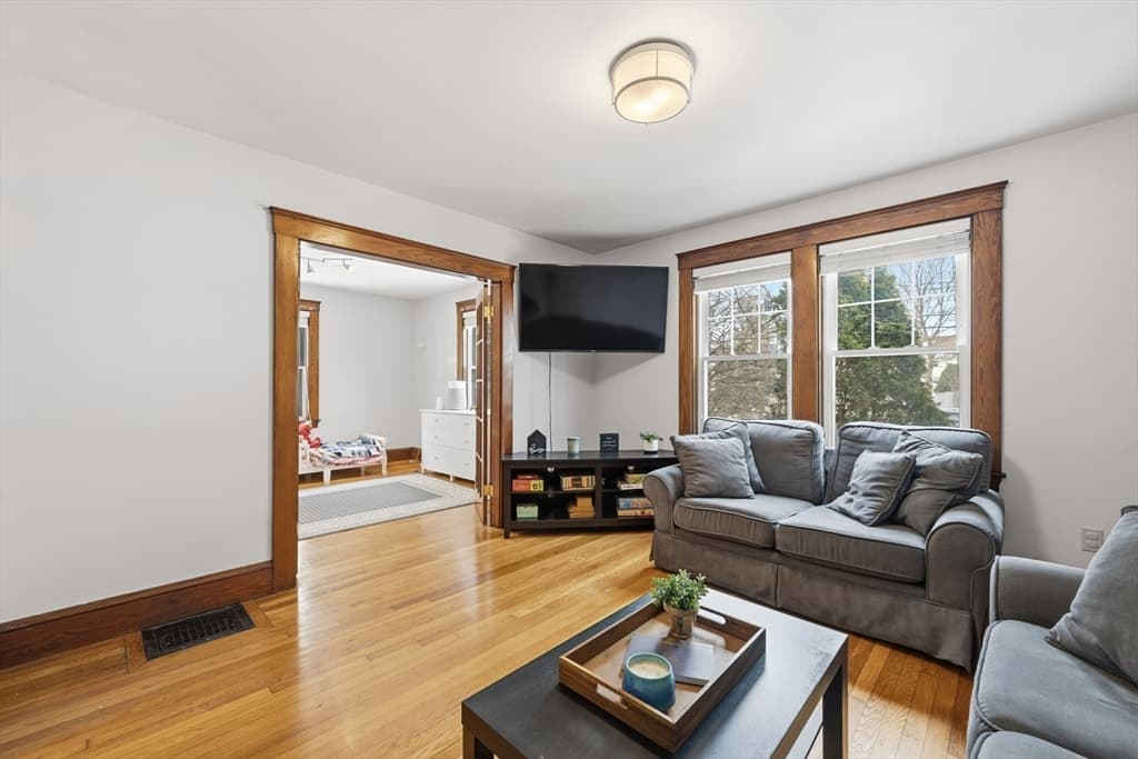 233 Lowell St # 1, Waltham MA 02453