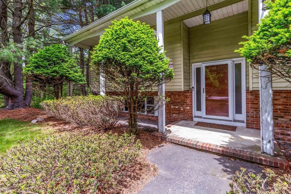 15 Conestoga Rd, Lexington MA 02421