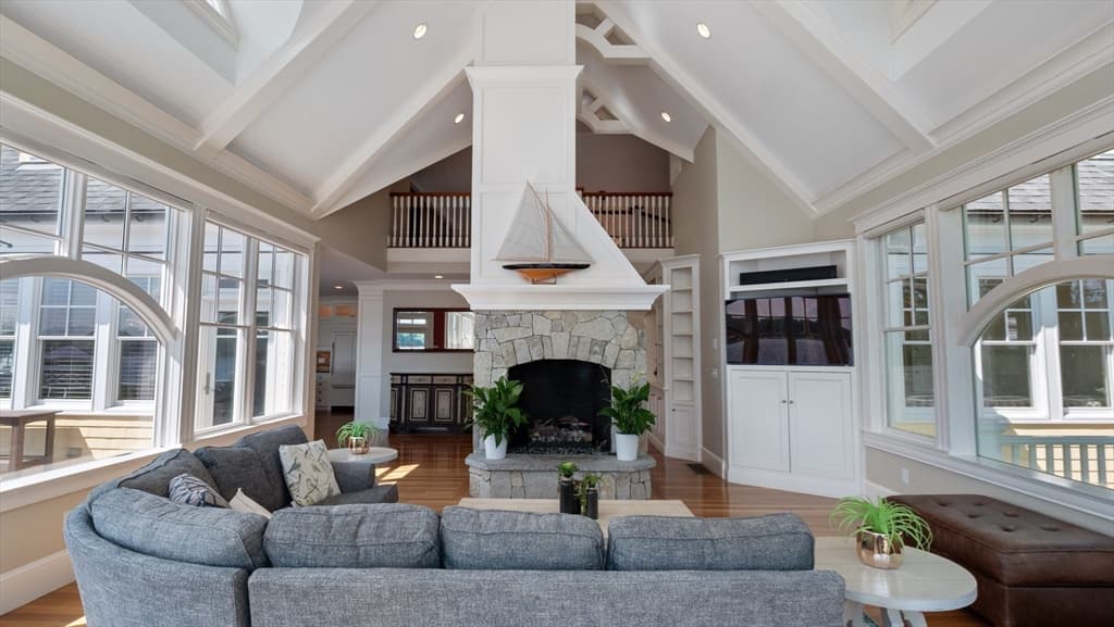 Single Family Residence at 435 Main Street, Amesbury MA 01913, photo 9 of 42