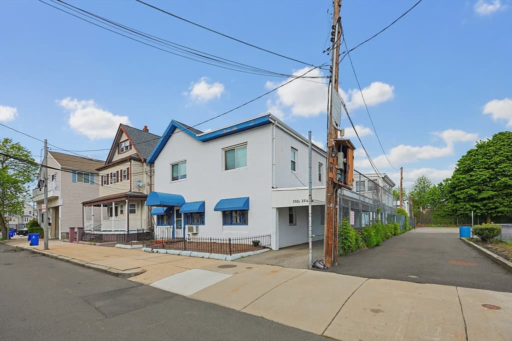 262-264 Pearl St, Malden MA 02148 photo 3