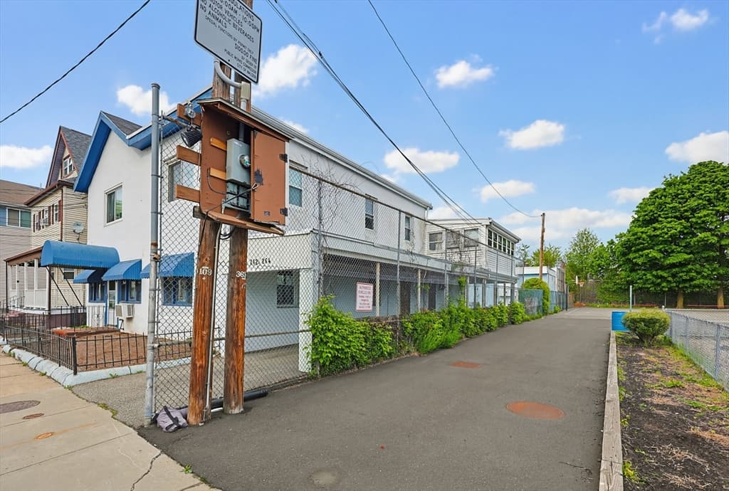 262-264 Pearl St, Malden MA 02148 photo 4