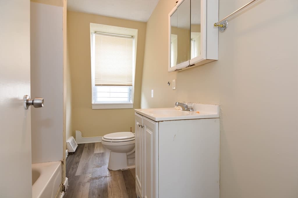 2 Family - 2 Units Up/Down at 10 Essex Ct, Lynn MA 01902, Lynn, photo 6 of 37