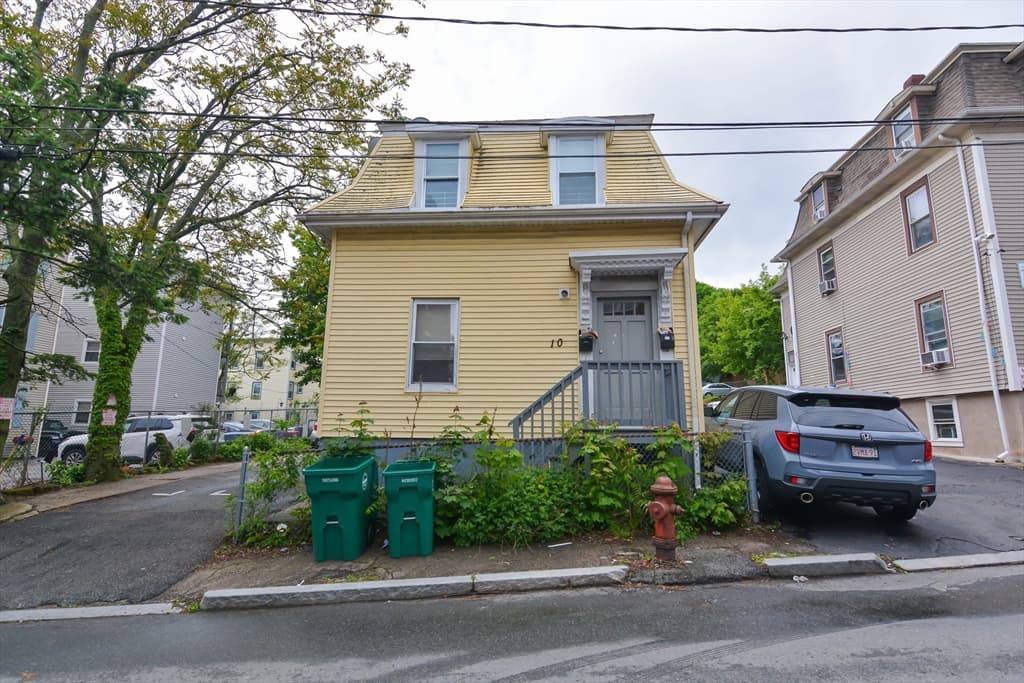 2 Family - 2 Units Up/Down at 10 Essex Ct, Lynn MA 01902, Lynn