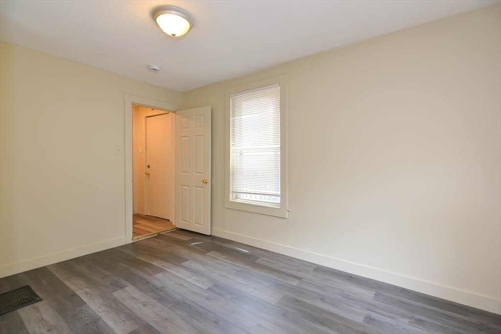 2 Family - 2 Units Up/Down at 10 Essex Ct, Lynn MA 01902, Lynn, photo 18 of 37