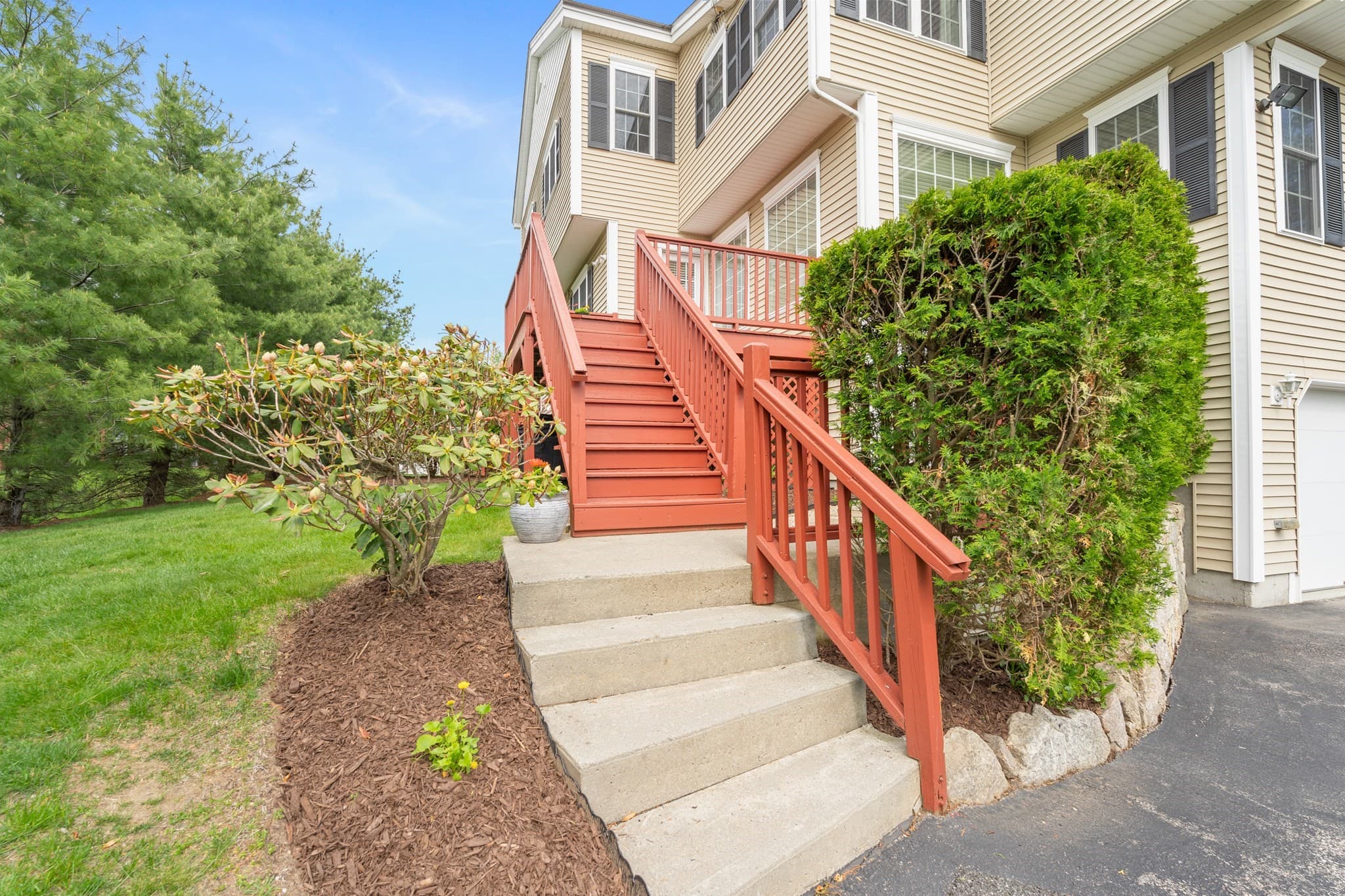 Condominium at 4 Paul Revere Path # 4, Hopkinton MA 01748, photo 3 of 32