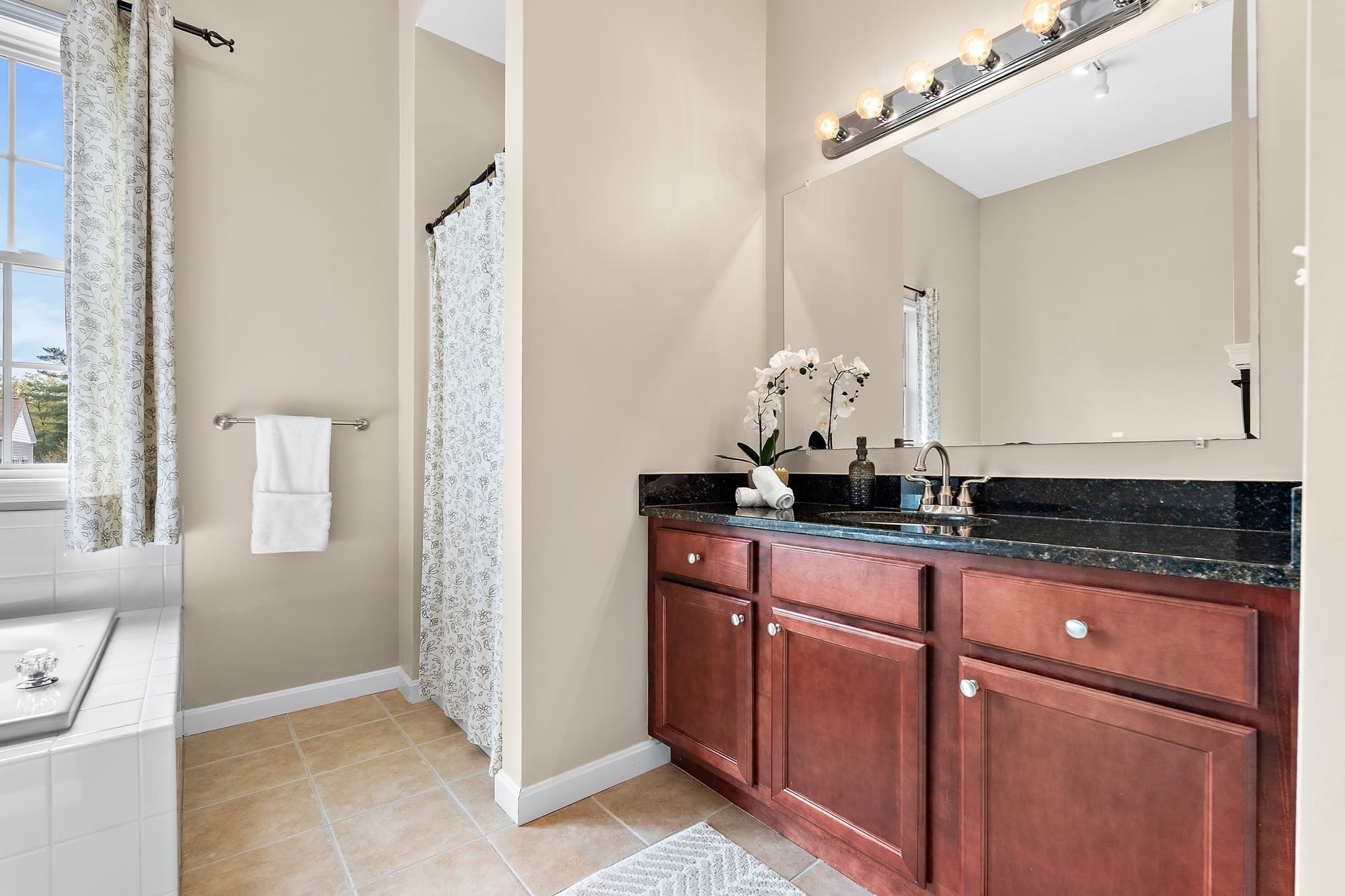 Condominium at 4 Paul Revere Path # 4, Hopkinton MA 01748, photo 24 of 32