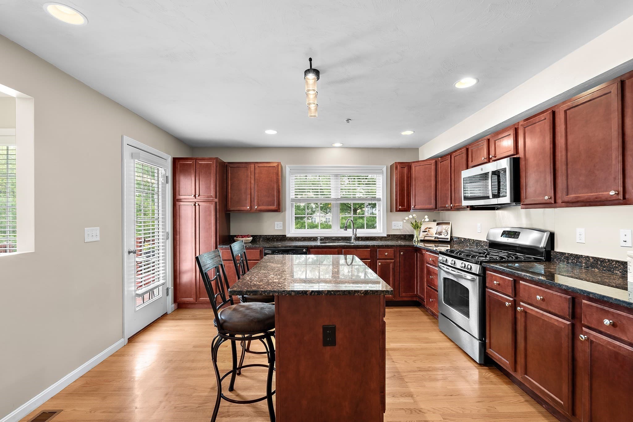 Condominium at 4 Paul Revere Path # 4, Hopkinton MA 01748, photo 14 of 32