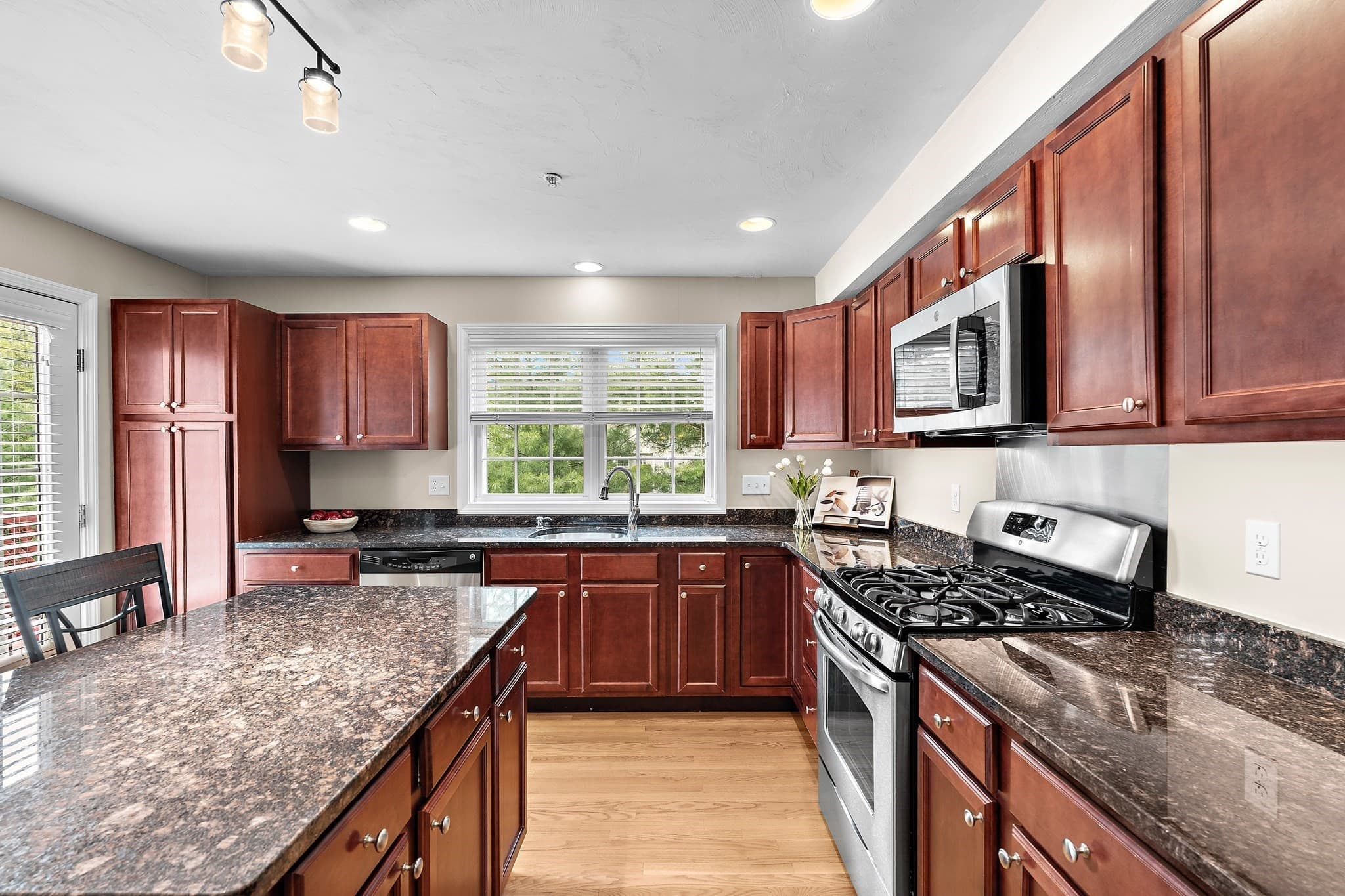 Condominium at 4 Paul Revere Path # 4, Hopkinton MA 01748, photo 18 of 32