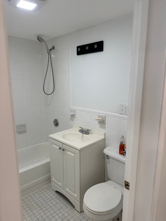 Condominium at 285 Lynn Shore Drive # 308, Lynn MA 01902, Lynn, photo 23 of 29