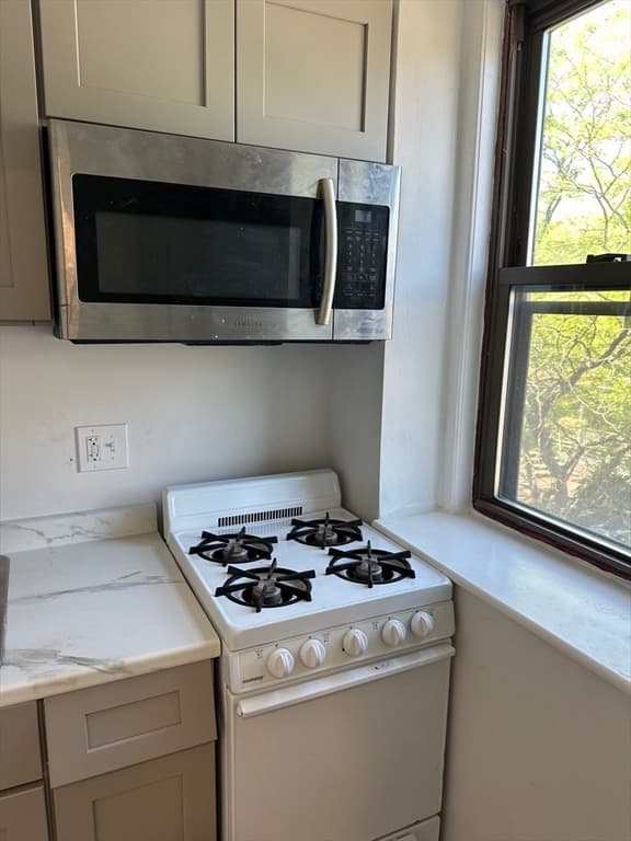 Condominium at 285 Lynn Shore Drive # 308, Lynn MA 01902, Lynn, photo 13 of 29