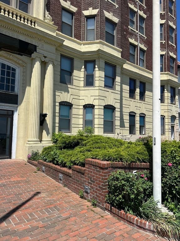 Condominium at 285 Lynn Shore Drive # 308, Lynn MA 01902, Lynn, photo 3 of 29