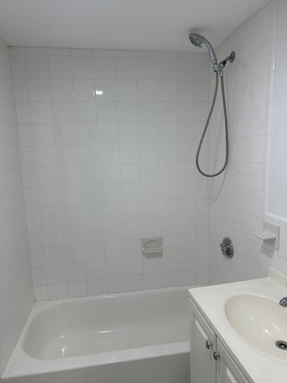 Condominium at 285 Lynn Shore Drive # 308, Lynn MA 01902, Lynn, photo 24 of 29