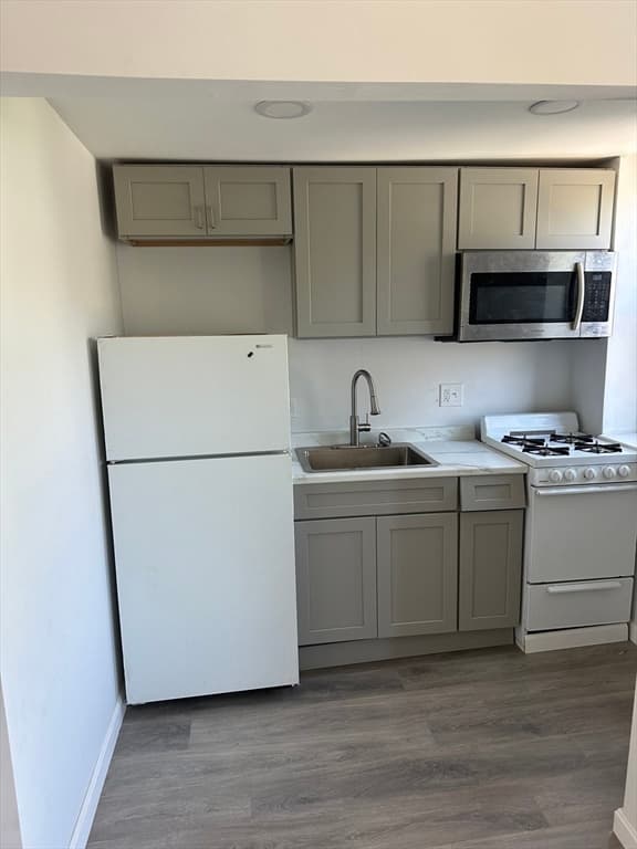 Condominium at 285 Lynn Shore Drive # 308, Lynn MA 01902, Lynn, photo 10 of 29