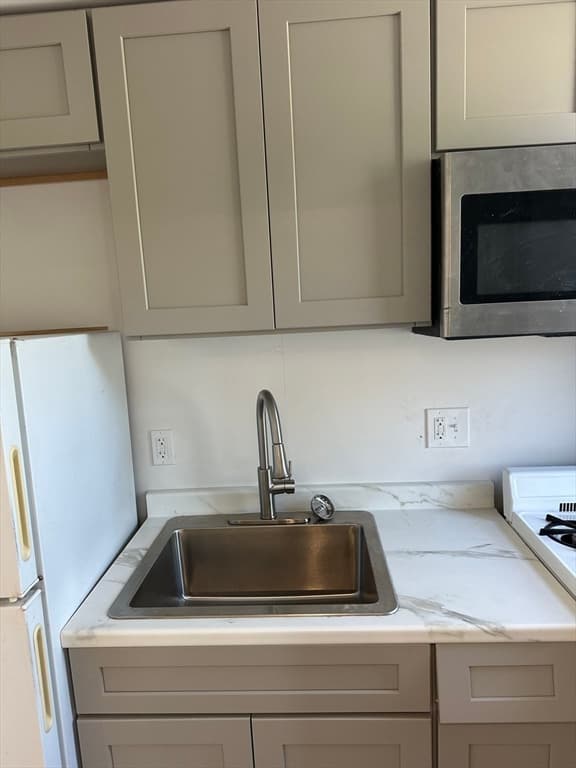 Condominium at 285 Lynn Shore Drive # 308, Lynn MA 01902, Lynn, photo 11 of 29