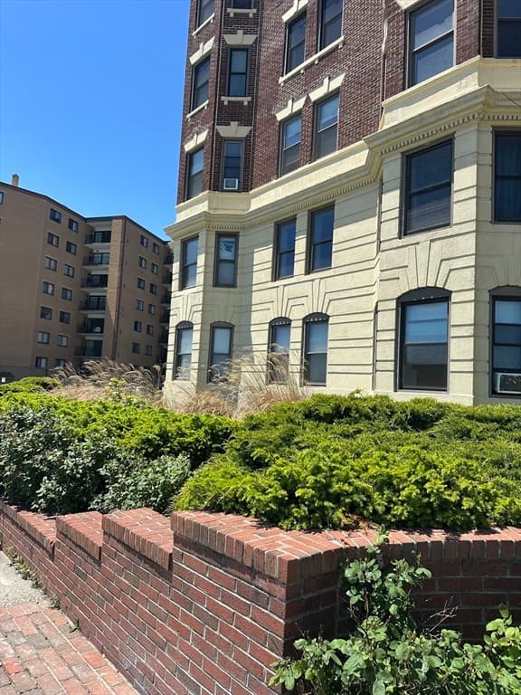 Condominium at 285 Lynn Shore Drive # 308, Lynn MA 01902, Lynn, photo 4 of 29
