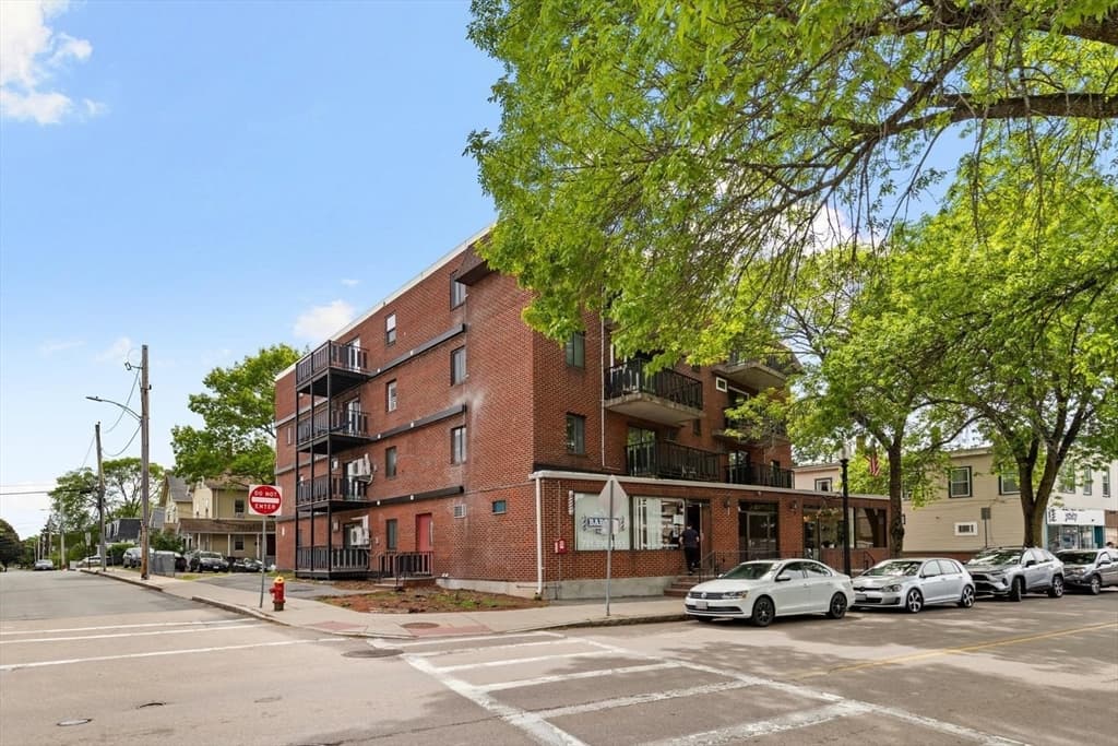 26 W Wyoming Avenue # 2D, Melrose MA 02176 photo 2