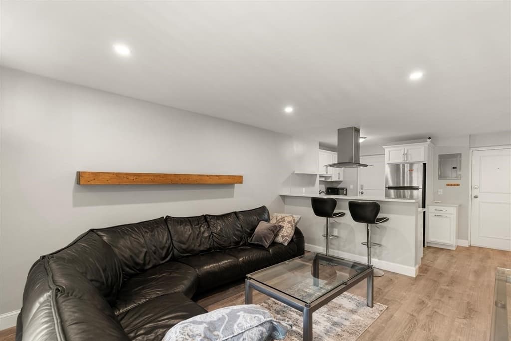 26 W Wyoming Avenue # 2D, Melrose MA 02176 photo 10