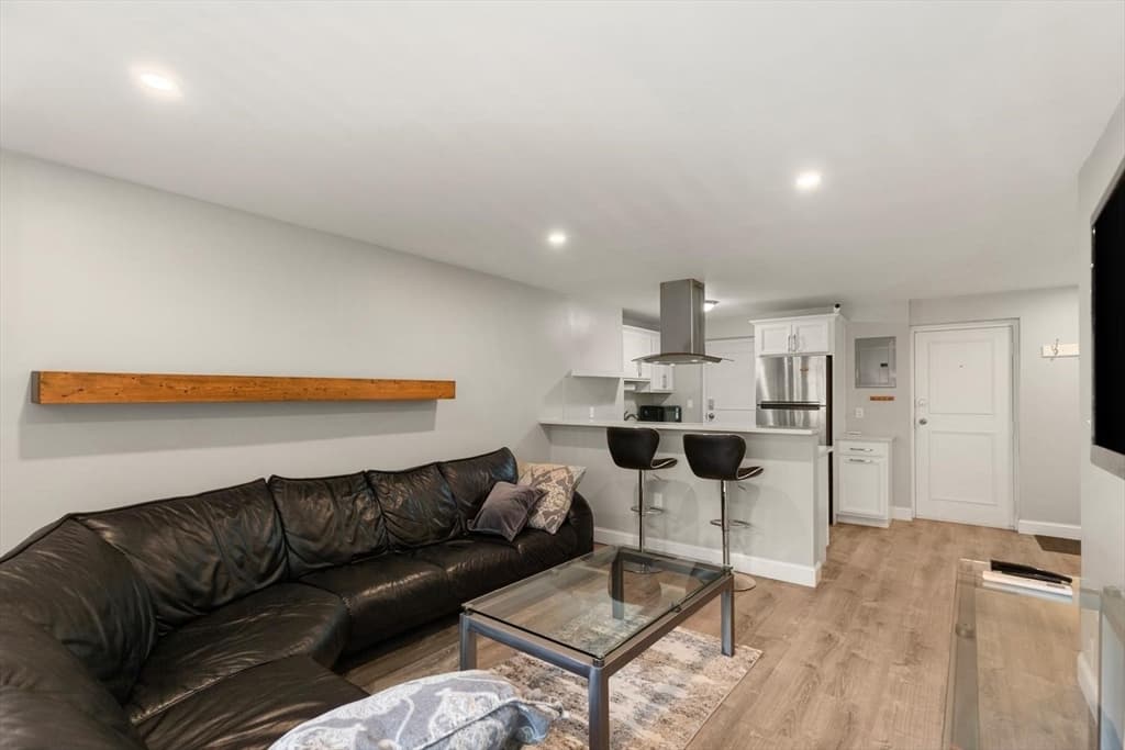 26 W Wyoming Avenue # 2D, Melrose MA 02176 photo 11