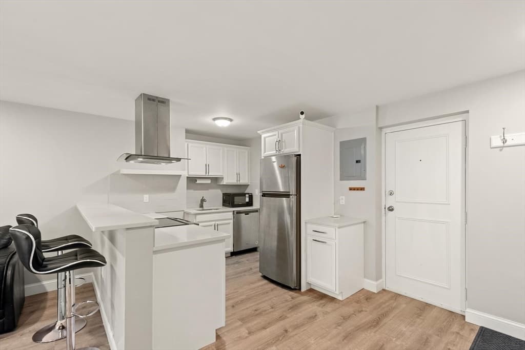 26 W Wyoming Avenue # 2D, Melrose MA 02176 photo 4