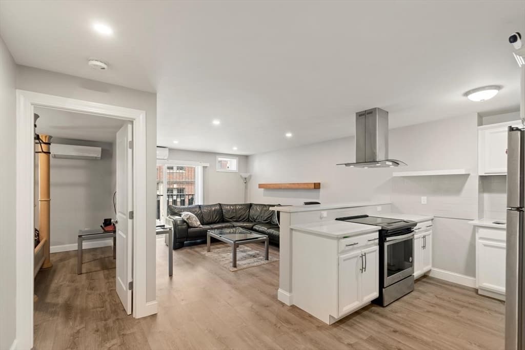 26 W Wyoming Avenue # 2D, Melrose MA 02176 photo 8