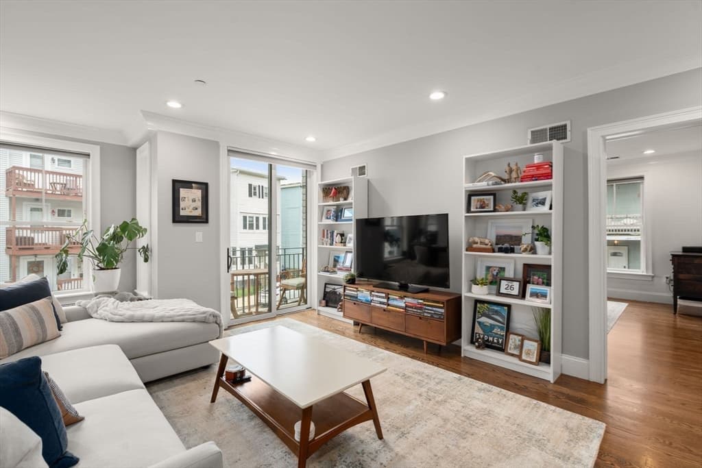 136 Sydney St # 5, Boston MA 02125