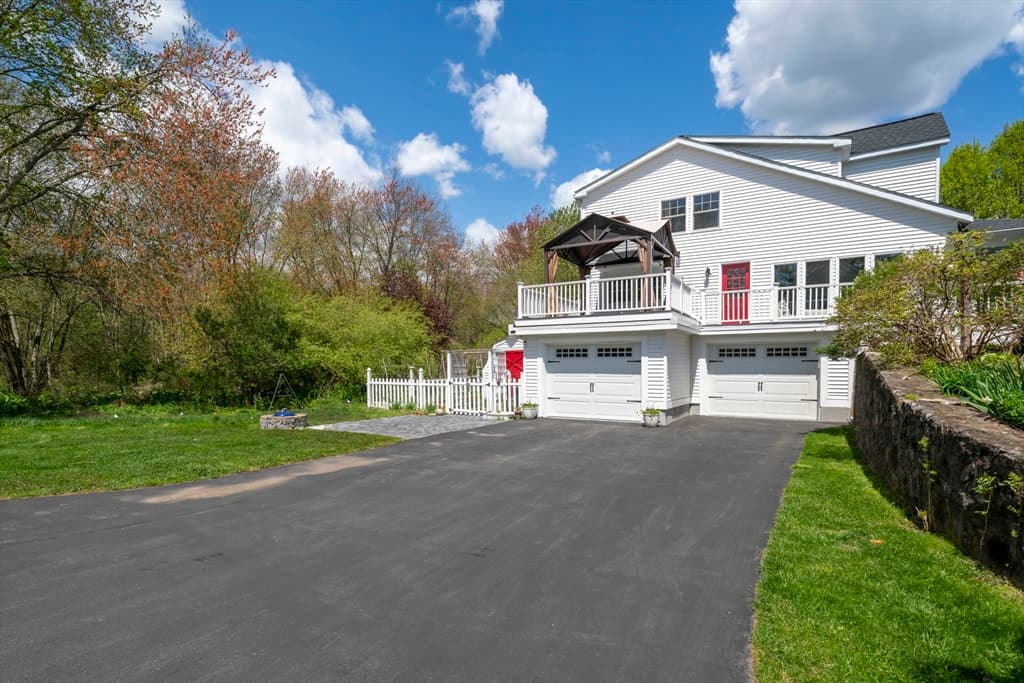 Single Family Residence at 229 Parkerville Rd, Southborough MA 01772, Southborough, photo 9 of 38