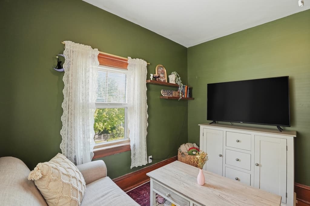 Single Family Residence at 146 Sycamore St, New Bedford MA 02740, New Bedford, photo 5 of 34