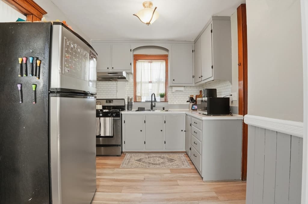 Single Family Residence at 146 Sycamore St, New Bedford MA 02740, New Bedford, photo 11 of 34
