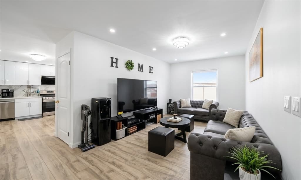 146 Pierce St, Malden MA 02148 photo 3