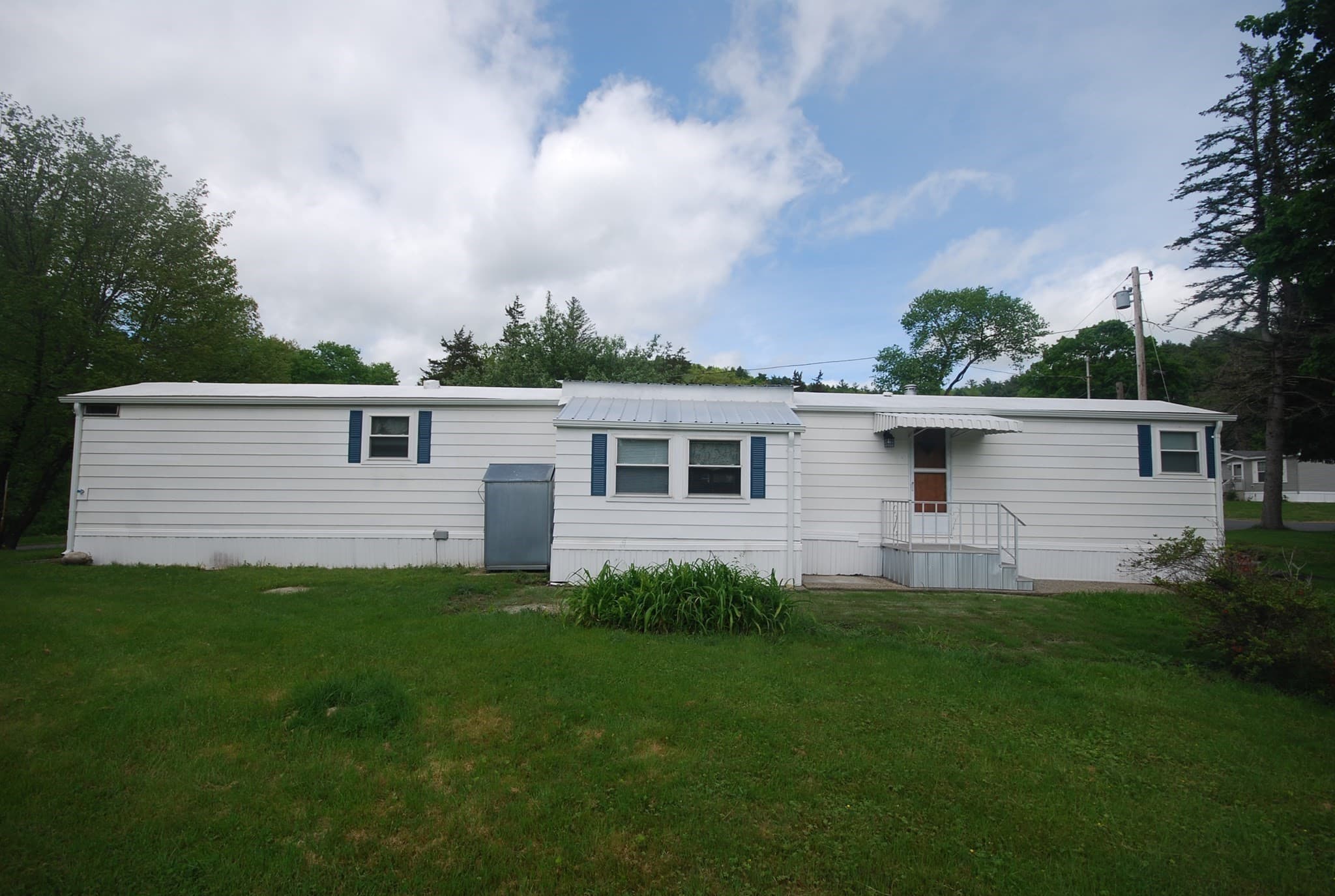 Mobile Home at 18 Riverview Circle, Brimfield MA 01010, photo 5 of 34