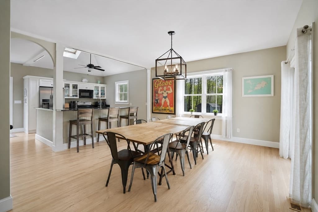 Single Family Residence at 10 North Bog Rd, Edgartown MA 02539, Edgartown, photo 6 of 34