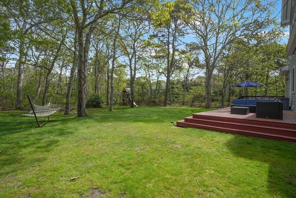 Single Family Residence at 10 North Bog Rd, Edgartown MA 02539, Edgartown, photo 5 of 34
