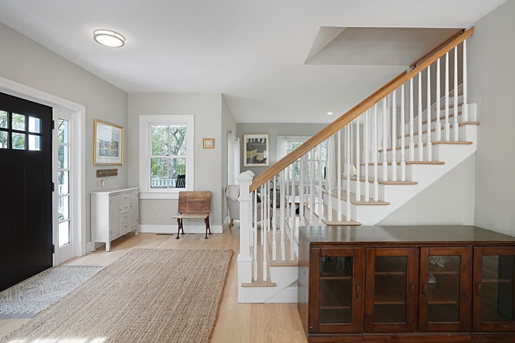Single Family Residence at 10 North Bog Rd, Edgartown MA 02539, Edgartown, photo 14 of 34