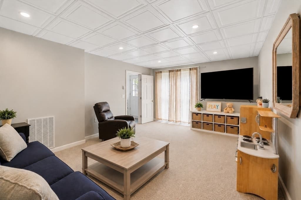 Single Family Residence at 10 North Bog Rd, Edgartown MA 02539, Edgartown, photo 31 of 34